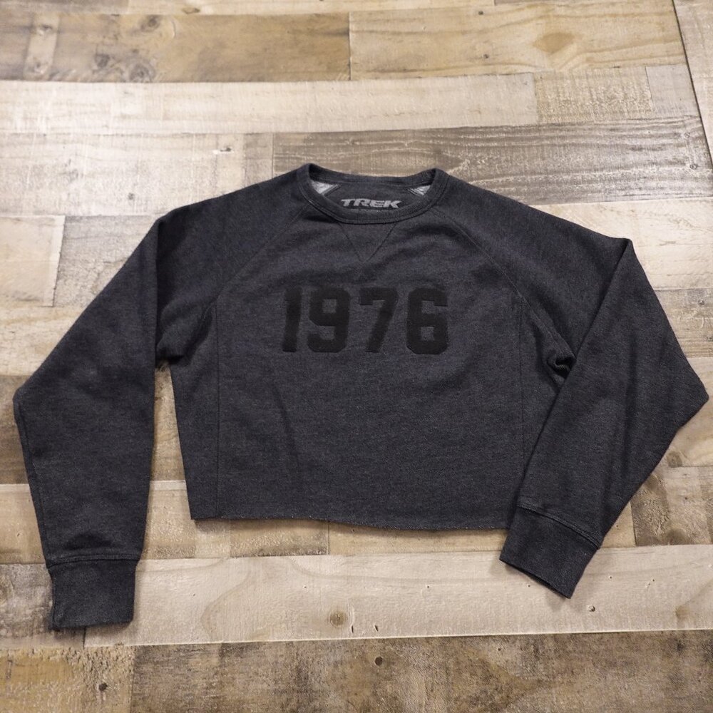 TREK crop top pullover sweater women's large‎ heather gray modded